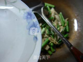梅豆炒水笋的做法步骤：4