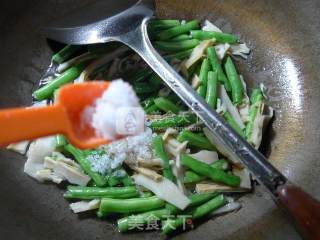 梅豆炒水笋的做法步骤：8