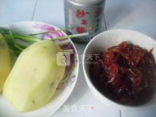 沙茶酱牛肉土豆丝的做法步骤：1