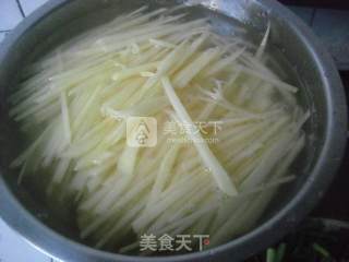 沙茶酱牛肉土豆丝的做法步骤：3