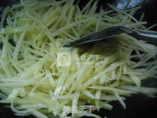 沙茶酱牛肉土豆丝的做法步骤：5