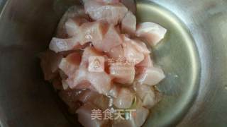 宫保鸡丁的做法步骤：1