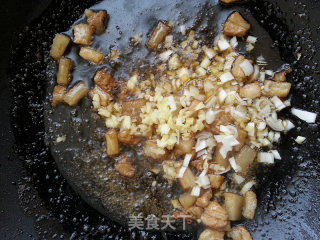 五花肉毛豆炒芋头的做法步骤：6