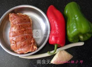 双椒炒鸭胸肉的做法步骤：1