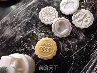 广式月饼的做法步骤：7