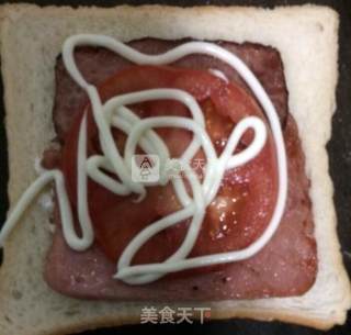 自制三明治的做法步骤：1