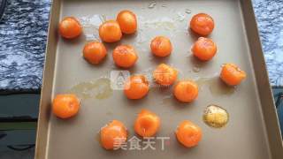 广式豆沙蛋黄月饼的做法步骤：5