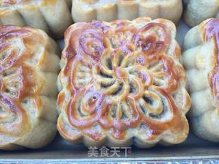 广式豆沙蛋黄月饼的做法步骤：9