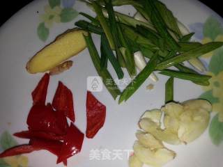 焖鲨鱼的做法步骤：2