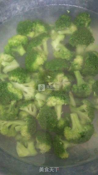 蚝油西兰花爆炒虾仁的做法步骤：4