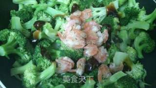 蚝油西兰花爆炒虾仁的做法步骤：11