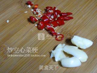 炒空心菜梗的做法步骤：2
