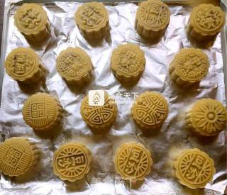 广式月饼的做法步骤：15
