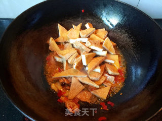 家常小炒（豆腐炒肉片）的做法步骤：12