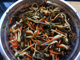 家常拌三丝（豆皮海带胡萝卜丝）的做法步骤：10