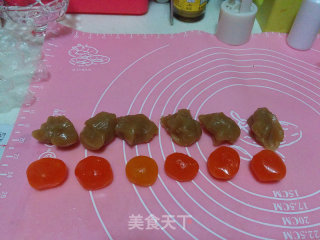 紫薯蛋黄桃山月饼的做法步骤：3