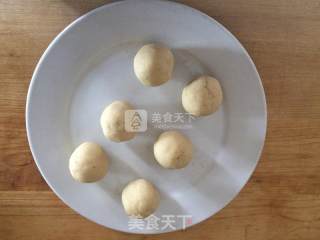 莲蓉蛋黄月饼的做法步骤：5