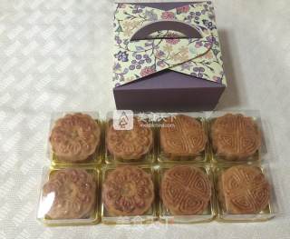 莲蓉蛋黄月饼的做法步骤：16