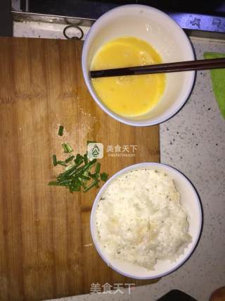 蛋炒饭的做法步骤：1