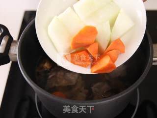 罗汉果冬瓜煲排骨汤的做法步骤：4