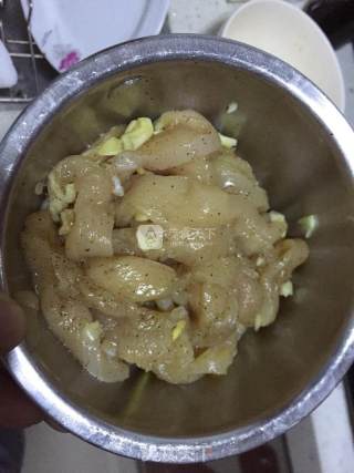 蒜香无骨鸡柳的做法步骤：1