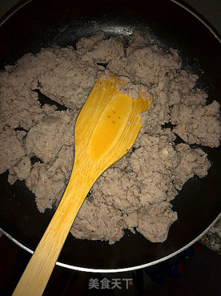 红莲蓉月饼的做法步骤：4