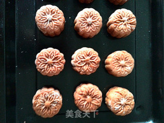 红莲蓉月饼的做法步骤：12