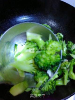 清炒西兰花的做法步骤：5