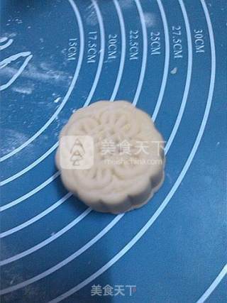 新式五仁月饼的做法步骤：10