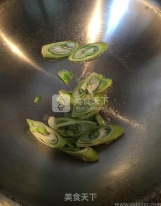 孜然葱爆羊肉的做法步骤：2