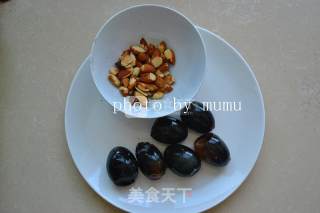 皮蛋拌坚果的做法步骤：2