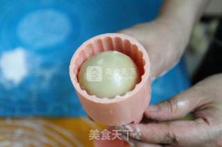 广式蛋黄月饼的做法步骤：10