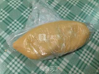 豆沙蛋黄广月的做法步骤：3