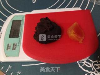 豆沙蛋黄广月的做法步骤：4