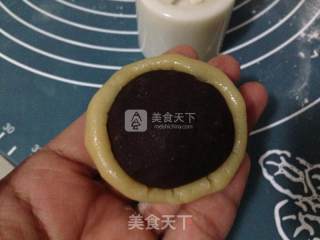 豆沙蛋黄广月的做法步骤：10