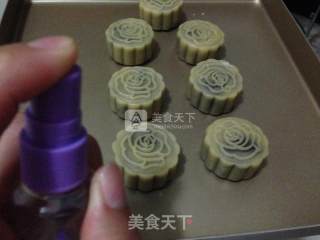 豆沙蛋黄广月的做法步骤：14
