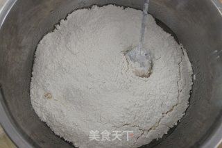 广式咸五仁月饼的做法步骤：2