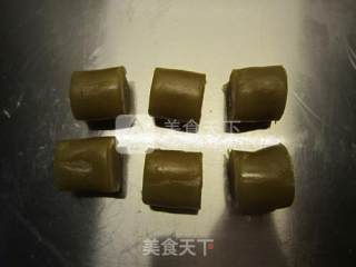 莲蓉馅蛋黄酥的做法步骤：6