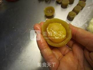 莲蓉馅蛋黄酥的做法步骤：8