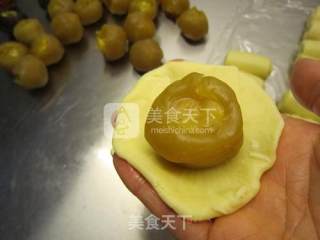莲蓉馅蛋黄酥的做法步骤：20
