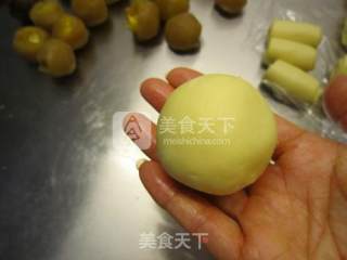 莲蓉馅蛋黄酥的做法步骤：22