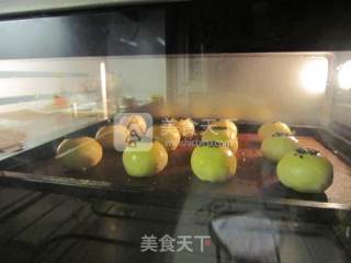 莲蓉馅蛋黄酥的做法步骤：25