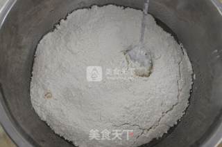 广式蛋黄月饼的做法步骤：2