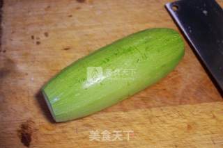 角瓜炒虾仁的做法步骤：1