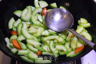 角瓜炒虾仁的做法步骤：6