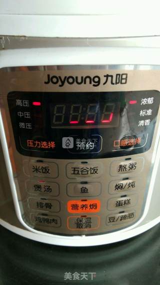 玉米胡萝卜煲扇骨的做法步骤：5