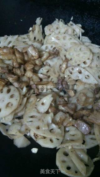 莲藕爆炒肉片的做法步骤：8