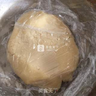五仁月饼的做法步骤：5