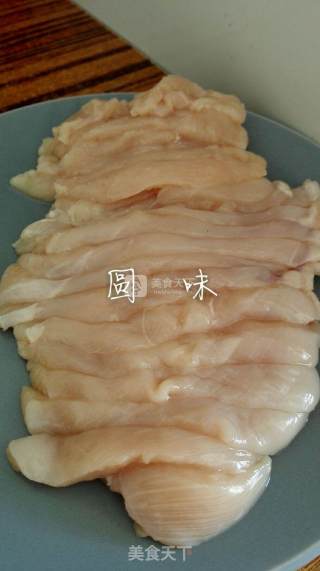 黑椒煎鸡胸肉的做法步骤：1