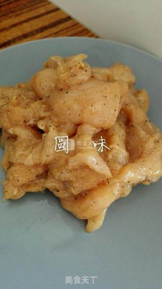 黑椒煎鸡胸肉的做法步骤：2